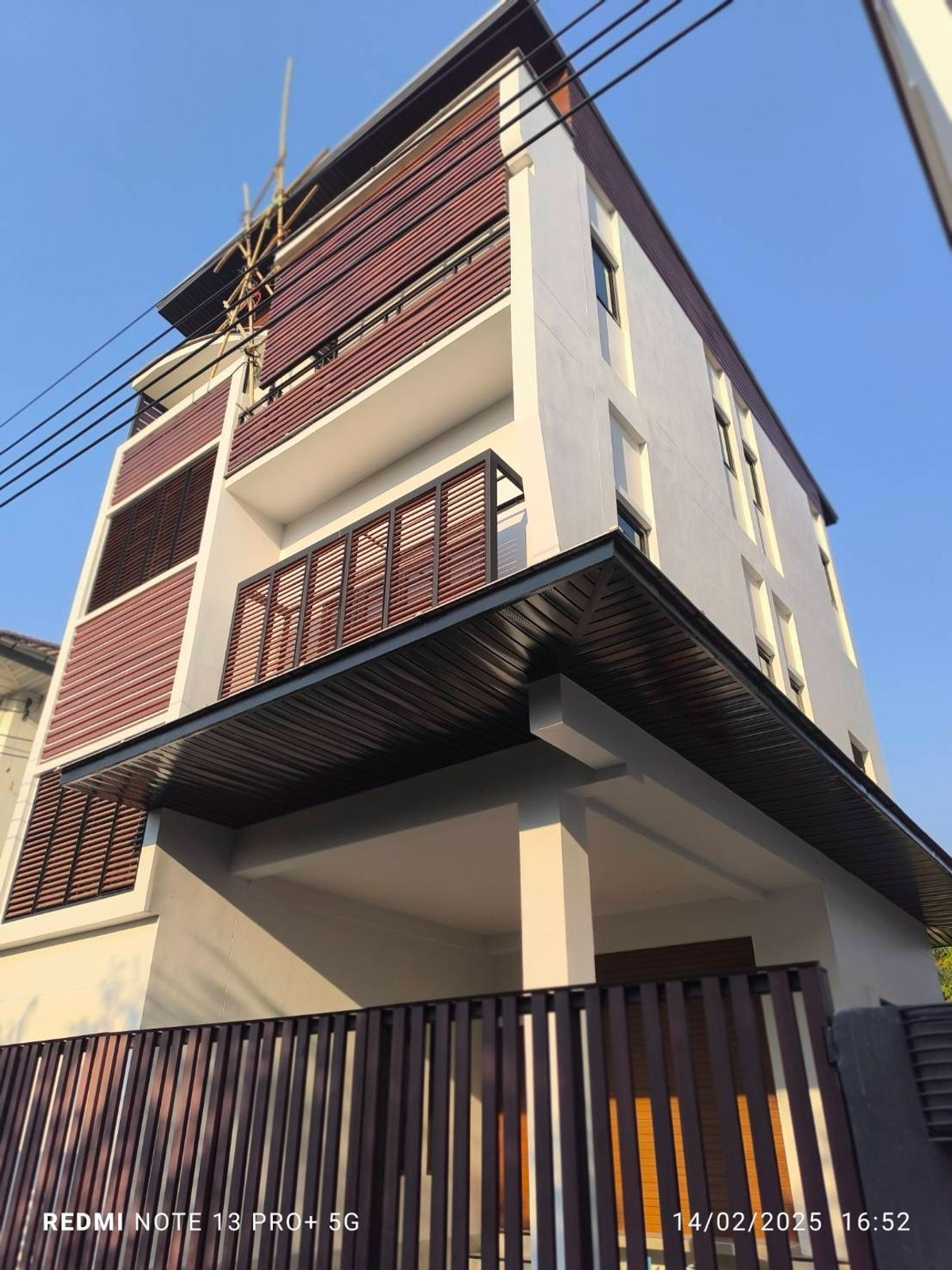 For SaleHousePhutthamonthon, Salaya : 3-storey detached house for sale, 2 waterfront houses, Krisada Nakhon Village 49, Bangkok