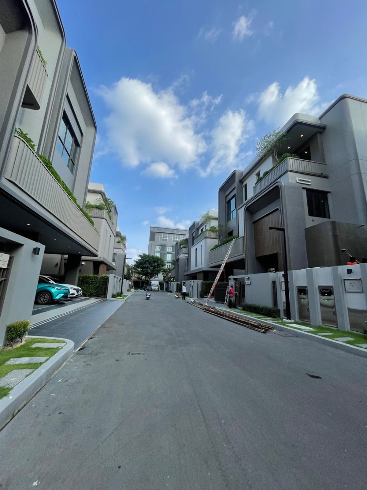 ให้เช่า บ้านเดี่ยวสุดหรู3 ชั้น #หมู่บ้านเดียวกับน้องเจนนี่  Grand Bangkok Boulevard ดอนเมือง แจ้งวัฒนะ (4นอน5น้ำ) 220,000/month  Loading...