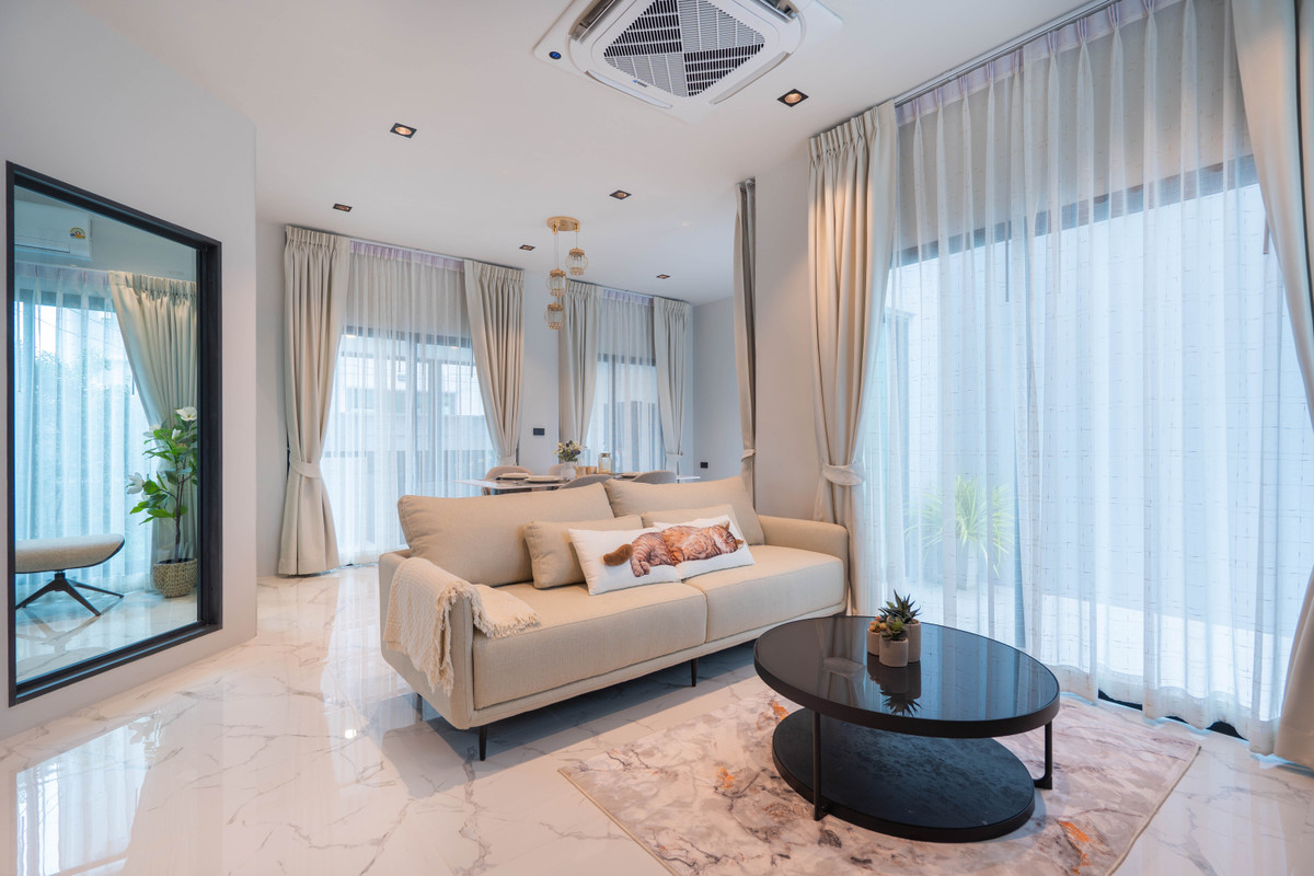 For RentShowroomRatchadapisek, Huaikwang, Suttisan : For Rent Modern 4-Storey Detached Townhome, Brand New!  near MRT Thailand Cultural Center