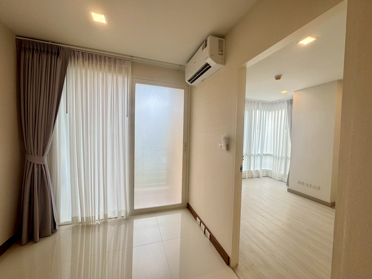 🏡 ขายคอนโด ห้องมุม ไม่ติดใคร พร้อมอยู่ทันที 📍 อาคาร 3 ชั้น 2 📏 ขนาด 40 ตร.ม. 🛏️ 2 ห้องนอน | 🛁 1 ห้องน้ำ 💰 ราคาขายเพียง 1.69 ล้านบาทเท่านั้น ห้องมุมโล่ง โปร่ง อากาศถ่ายเทดี เป็นส่วนตัว เงียบสงบ เหมาะสำหรับอยู่อาศัยหรือซื้อไว้ลงทุน ปล่อยเช่าก็คุ้ม 🛋️ Loading...