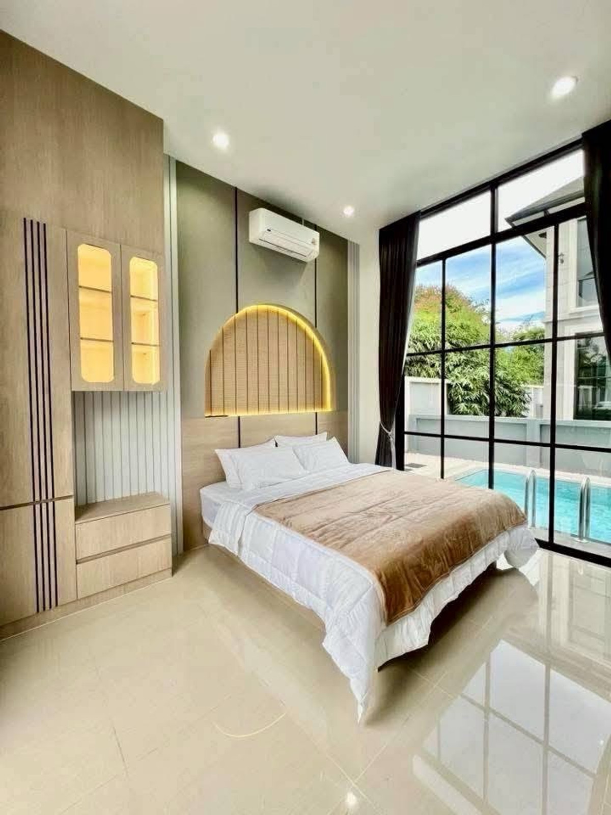 ให้เช่าพัทยา บางแสน ชลบุรี สัตหีบ : ให้เช่าด่วนบ้านพูลวิลล่า โครงการ อยู่ดี 2 พัทยา ขนาด 60 ตร.ว. พื้นที่ 240 ตร.ม. 3 ห้องนอน 4 ห้องน้ำ จดบริษัทได้ ราคาพิเศษ 80,000 บาท