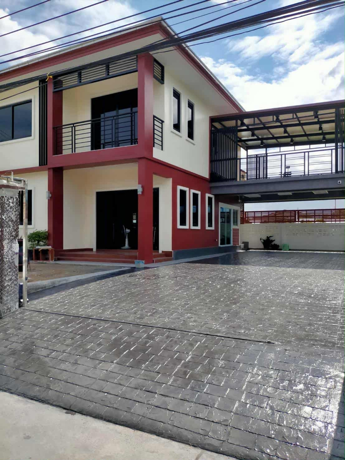 ขายบ้านสมุทรปราการ สำโรง : ขายด่วน บ้านเดี่ยว 2 ชั้น 92 ตารางวา หน้าบ้านถนนกว้าง 6 เมตร ซอยอภิชาติ6 ถนนสุขุมวิท115 ต.เทพารักษ์ อ.เมือง จ.สมุทรปราการ