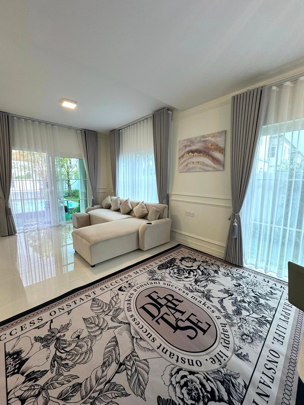 บ้านหรู 2 ชั้น พร้อมเฟอร์นิเจอร์ ตกแต่งสวยงาม ให้เช่า บางแก้ว-บางนา ใกล้โรงพยาบาลสินแพทย์ เทพารักษ์ เพียง 3.3 กม. Loading...