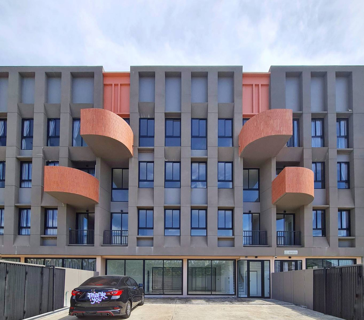 For RentHome OfficeChokchai 4, Ladprao 71, Ladprao 48, : Modern English-Style Home Office | Extra-Wide 10M Frontage, parking up to 10 cars, Ladprao 41