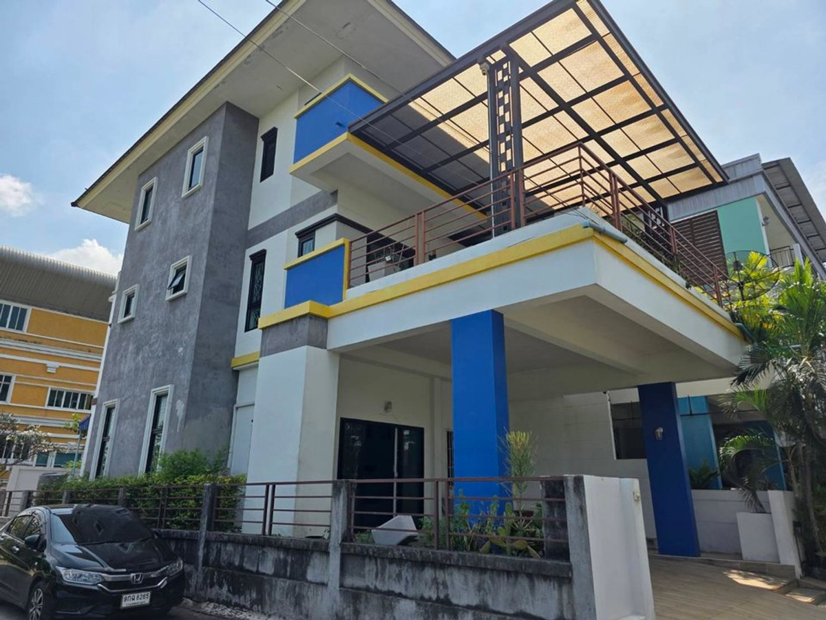 ขายนนทบุรี บางใหญ่ บางบัวทอง : ขายขาดทุน บ้านแฝด 3 ชั้น หลังมุม 285 ตรม. ตกแต่งใหม่พร้อมอยู่ เข้าได้ 2 ทาง ซ.วัดส้มเกลี้ยง ซ.วัดพระเงิน อ.บางกรวย นนทบุรี