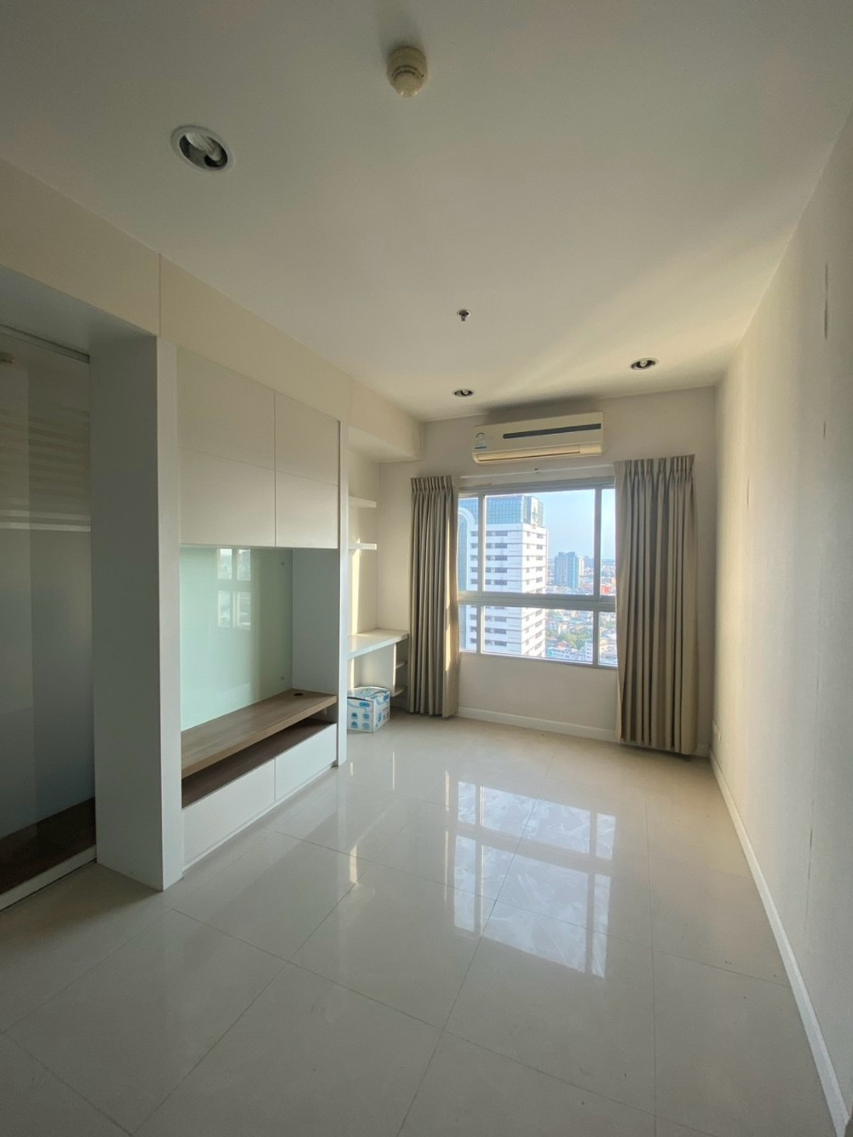 For SaleCondoWongwianyai, Charoennakor : Condo for sale Q House Condo Sathorn (Q House Condo Sathorn), size 48.23 square meters, next to BTS Krung Thonburi.