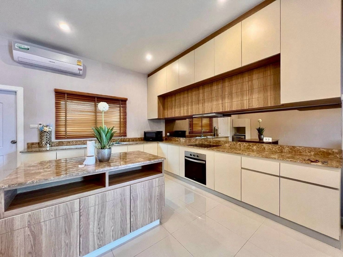 ให้เช่าพัทยา บางแสน ชลบุรี สัตหีบ : เช่าด่วนบ้านชั้นเดียวพูลวิลล่า โครงการ Gerden Ville ห้วยใหญ่ ขนาด 115 ตร.ว. พื้นที่ 460 ตร.ม. 3 ห้องนอน 3 ห้องน้ำ ราคาพิเศษ 60,000 บาท