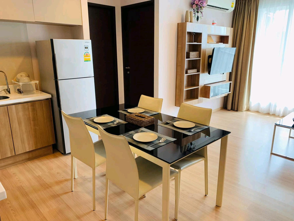 ให้เช่าคอนโดสาทร นราธิวาส : เพียงไม่กี่ก้าวถึง BTS สะพานตากสินวิวแม่น้ำเจ้าพระยาแบบพาโนรามาสุดอลังการ  66.37 ตร.ม.
✅️​รูปแบบ: 2 ห้องนอน 🛏️ 2 ห้องน้ำ 🛁