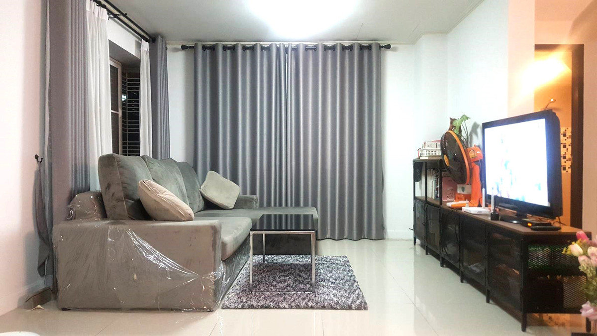For rent, 2-story detached house, Supalai Garden View Village, Lam Luk Ka Khlong 3, new house condition, added kitchen and garage, fully furnished. Just carry your bag and move in. Loading...