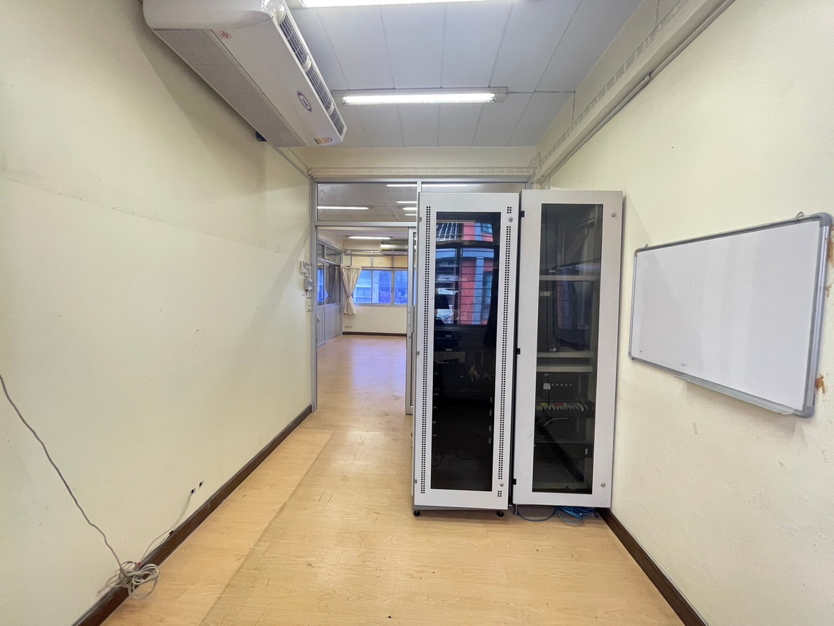 For SaleShop HouseRamkhamhaeng, Hua Mak : Urgent sale, 2 commercial buildings, Soi Ramkhamhaeng 12.