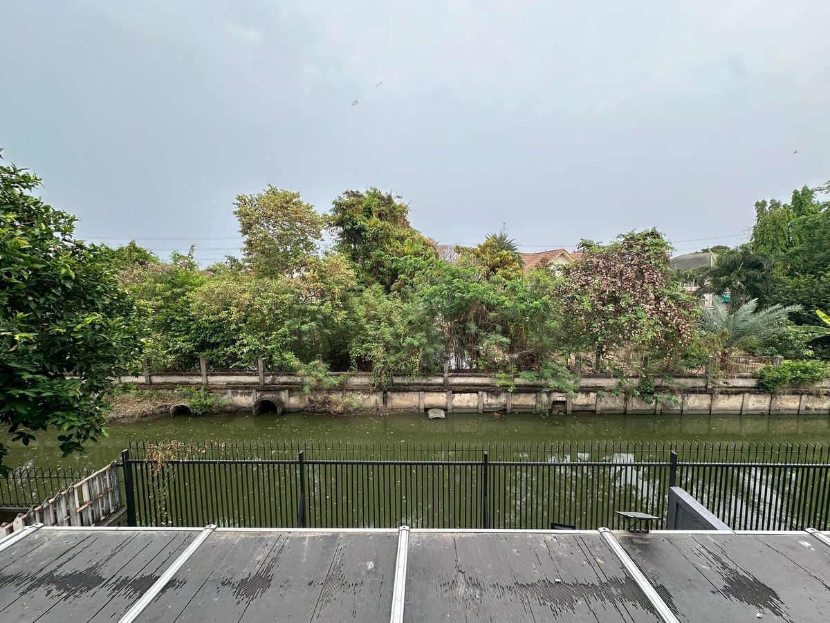 For SaleHousePhutthamonthon, Salaya : 3-storey detached house for sale, 2 waterfront houses, Krisada Nakhon Village 49, Bangkok