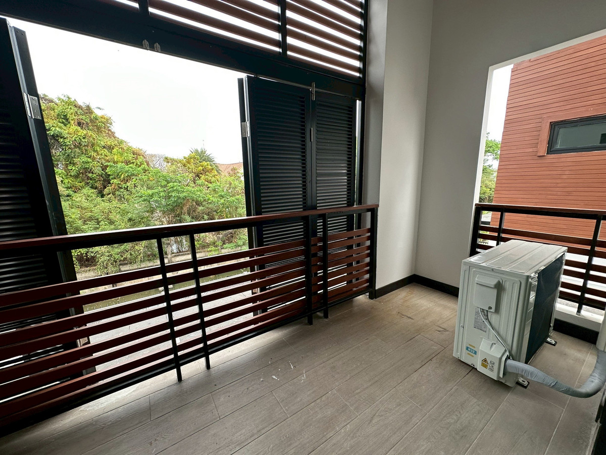 For SaleHousePhutthamonthon, Salaya : 3-storey detached house for sale, 2 waterfront houses, Krisada Nakhon Village 49, Bangkok