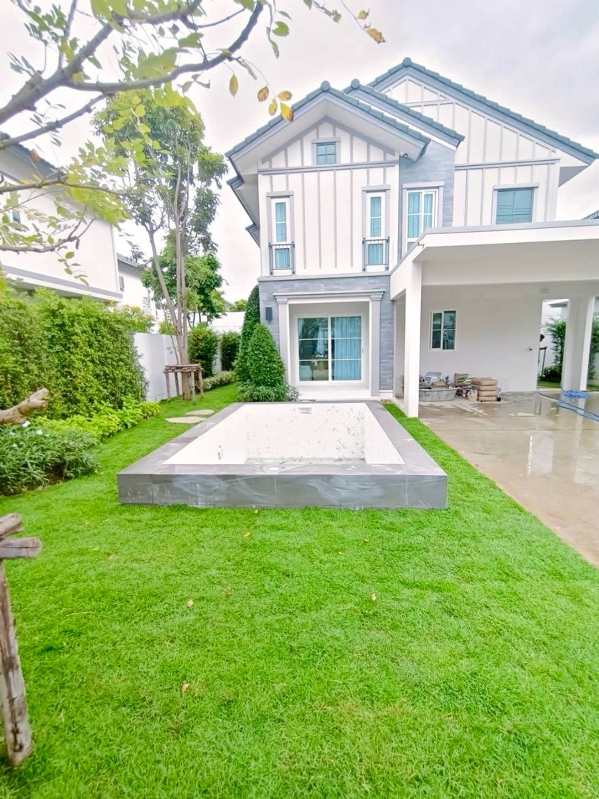 🌟 For rent: 2-storey pool villa detached house at Villaggio 3, Srinakarin-Bangna 3 bedrooms |4 bathrooms. Fully furnished and decorated.💥Rental Fee: 110,000 THB|month.  Loading...