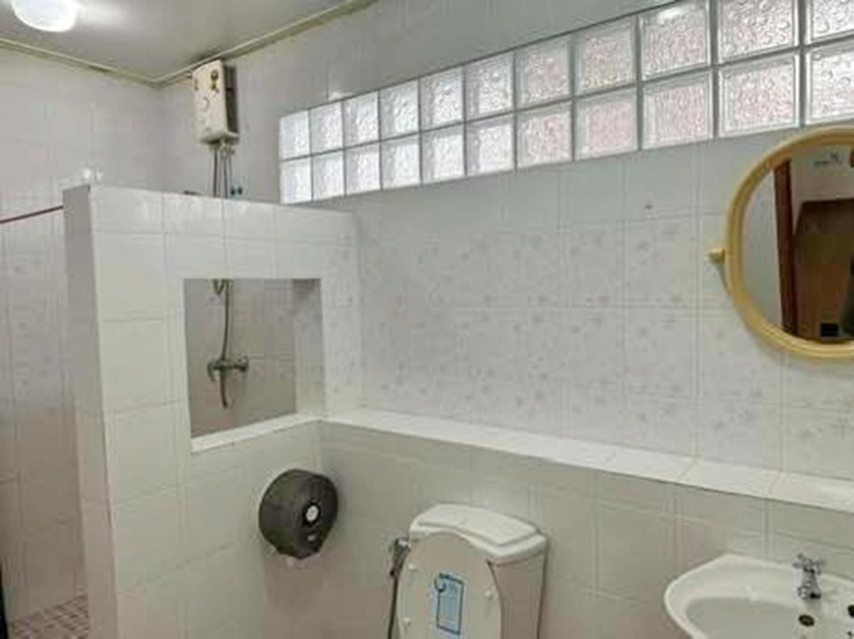 ตลาดอุดมสุข 300 ม รร.นานาชาติเบิร์คลีย์ 1.8 กม. 3 นอน 2 น้ำ . ทางด่วนสุขุมวิท60-68 BTSอุดมสุข 500ม. ให้เช่าบ้านเดี่ยว 2 ชั้น 52ตร.วา. Loading...