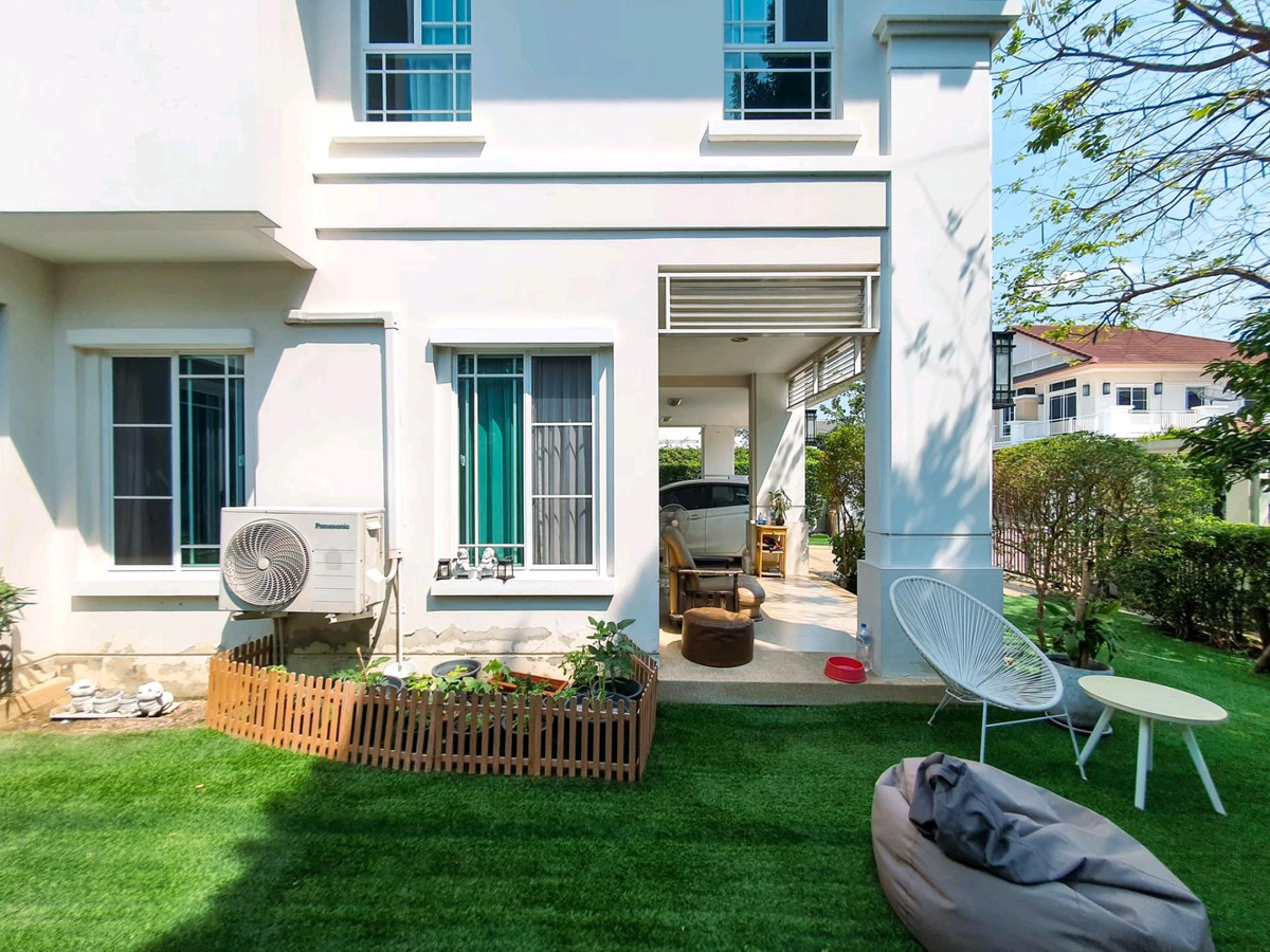 2-story detached house for sale, Nantawan Village, Chaengwattana, Ratchaphruek. Loading...