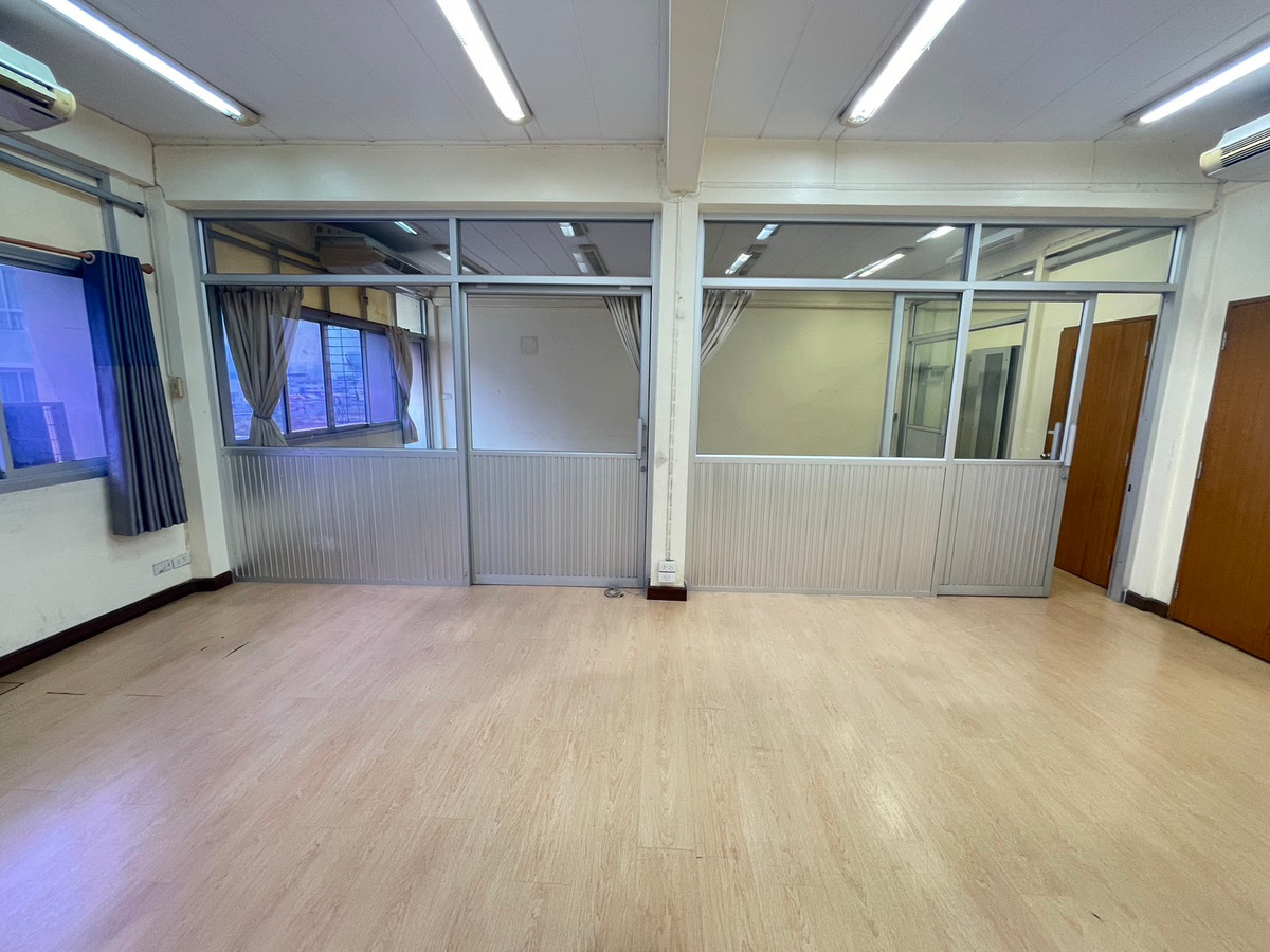 For SaleShop HouseRamkhamhaeng, Hua Mak : Urgent sale, 2 commercial buildings, Soi Ramkhamhaeng 12.