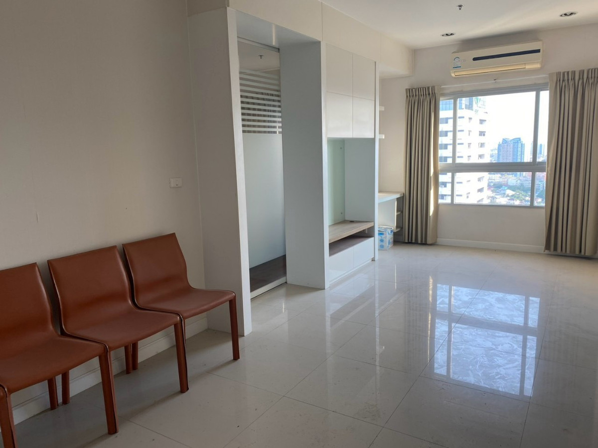 For SaleCondoWongwianyai, Charoennakor : Condo for sale Q House Condo Sathorn (Q House Condo Sathorn), size 48.23 square meters, next to BTS Krung Thonburi.