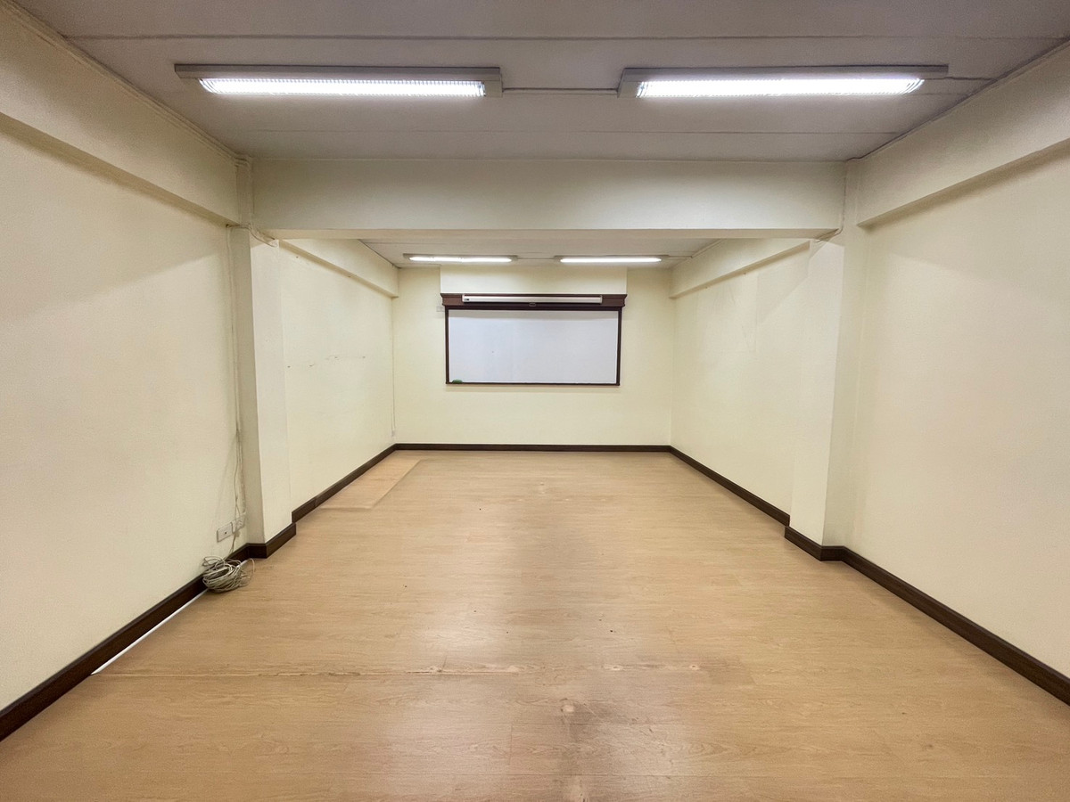 For SaleShop HouseRamkhamhaeng, Hua Mak : Urgent sale, 2 commercial buildings, Soi Ramkhamhaeng 12.