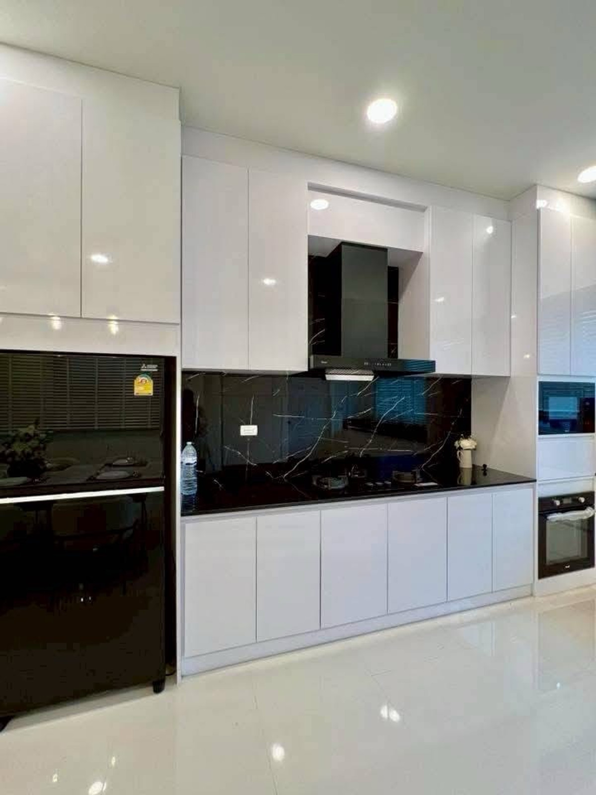 ให้เช่าพัทยา บางแสน ชลบุรี สัตหีบ : ให้เช่าด่วนบ้านชั้นเดียวพูลวิลล่า โครงการ Gerden Ville ห้วยใหญ่ ขนาด 159 ตร.ว. พื้นที่ 640 ตร.ม. 3 ห้องนอน 4 ห้องน้ำ ราคาพิเศษ 90,000 บาท