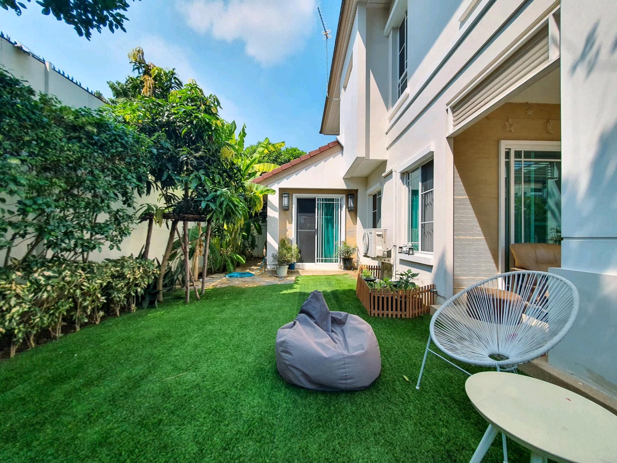 2-story detached house for sale, Nantawan Village, Chaengwattana, Ratchaphruek. Loading...