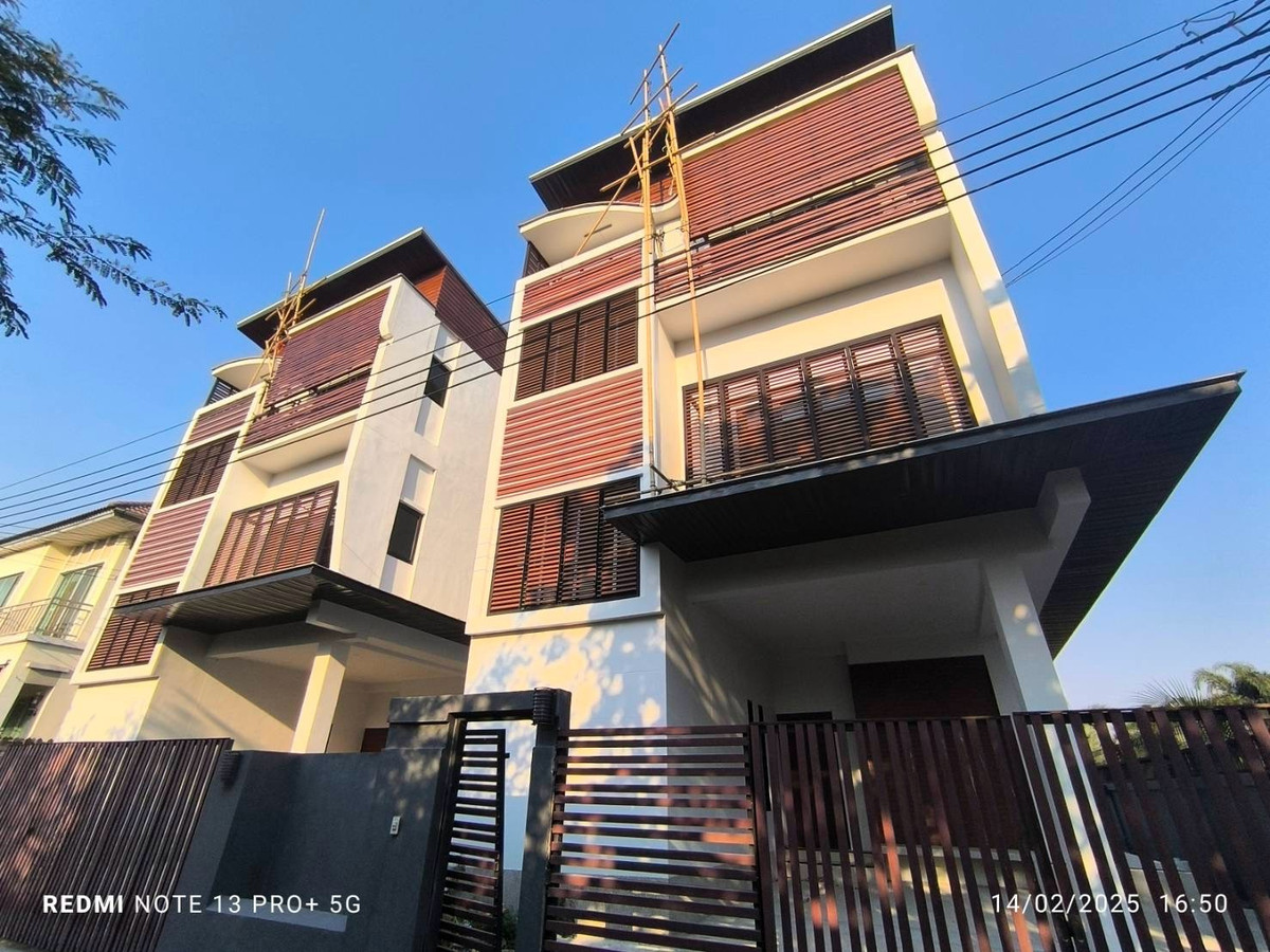 For SaleHousePhutthamonthon, Salaya : 3-storey detached house for sale, 2 waterfront houses, Krisada Nakhon Village 49, Bangkok