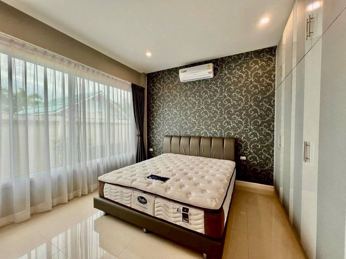 ให้เช่าพัทยา บางแสน ชลบุรี สัตหีบ : เช่าด่วนบ้านชั้นเดียวพูลวิลล่า โครงการ Gerden Ville ห้วยใหญ่ ขนาด 115 ตร.ว. พื้นที่ 460 ตร.ม. 3 ห้องนอน 3 ห้องน้ำ ราคาพิเศษ 60,000 บาท