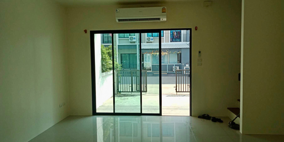 ขายด่วน! ทำเลดี ทาวน์เฮาส์ มบ. เดอะ ทรอป 2 มอเตอร์เวย์-ลาดกระบัง Loading...