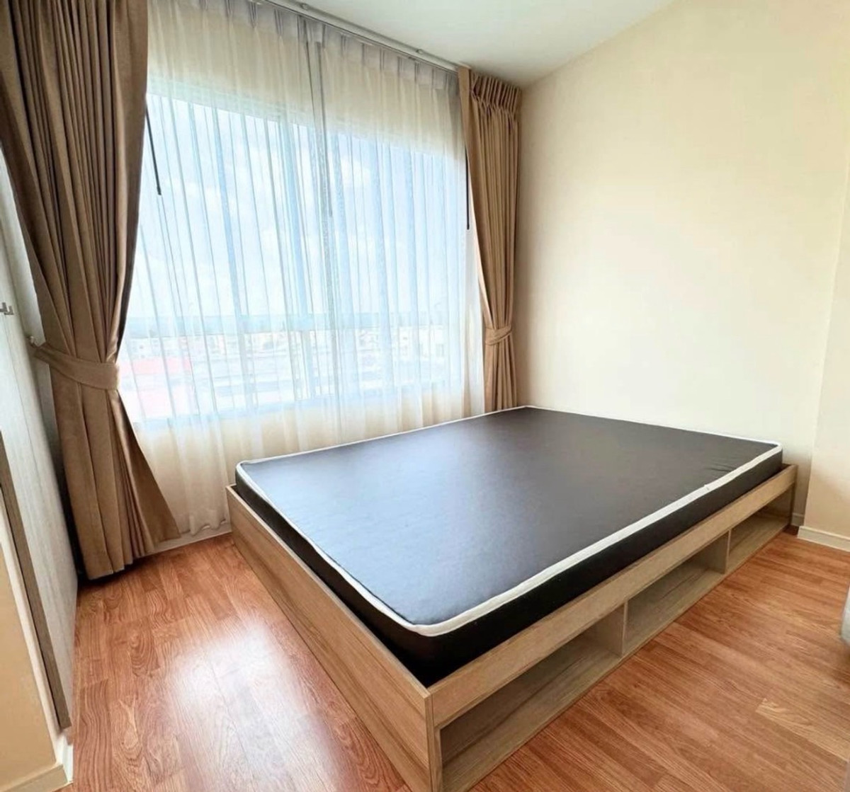 For RentCondoSamut Prakan,Samrong : For rent Lumpini Mix Theparak-Srinakarin. Complete electrical appliances