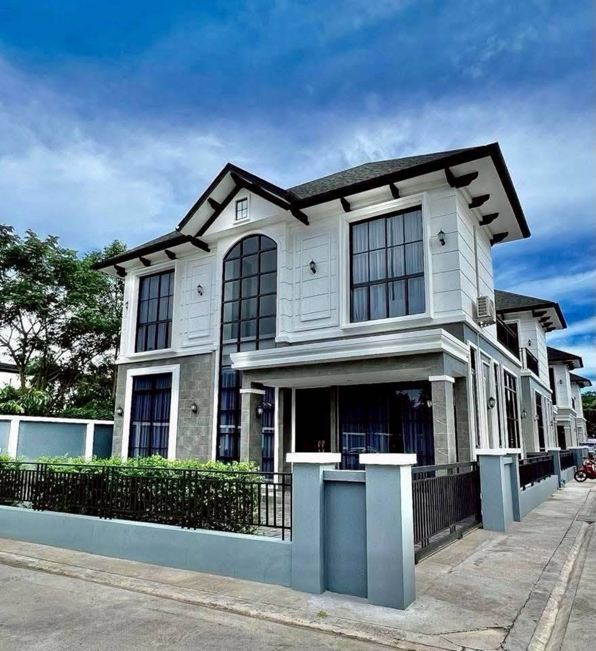 For RentPattaya, Bangsaen, Chonburi : Urgent rent, pool villa, U Dee 2 project, Pattaya, size 60 sq m, area 240 sq m, 3 bedrooms, 4 bathrooms, can register a company, special price 80,000 baht.