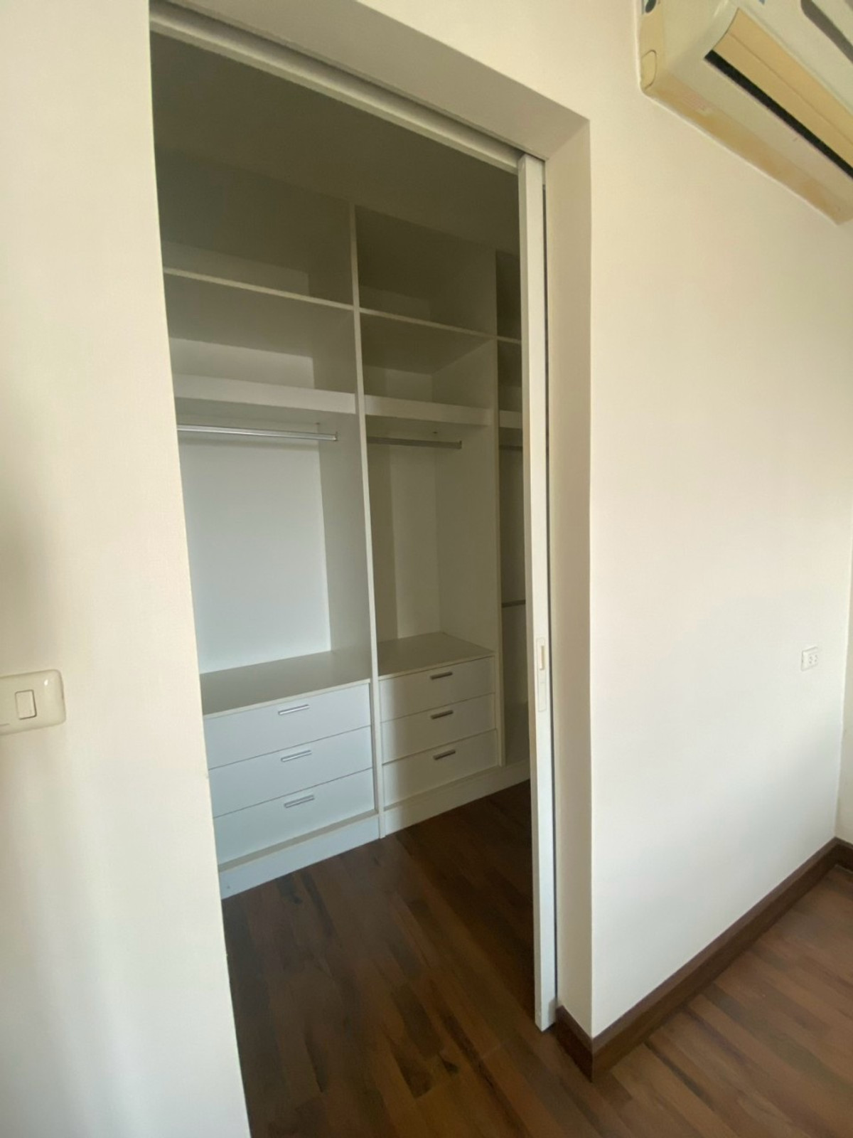 For SaleCondoWongwianyai, Charoennakor : Condo for sale Q House Condo Sathorn (Q House Condo Sathorn), size 48.23 square meters, next to BTS Krung Thonburi.