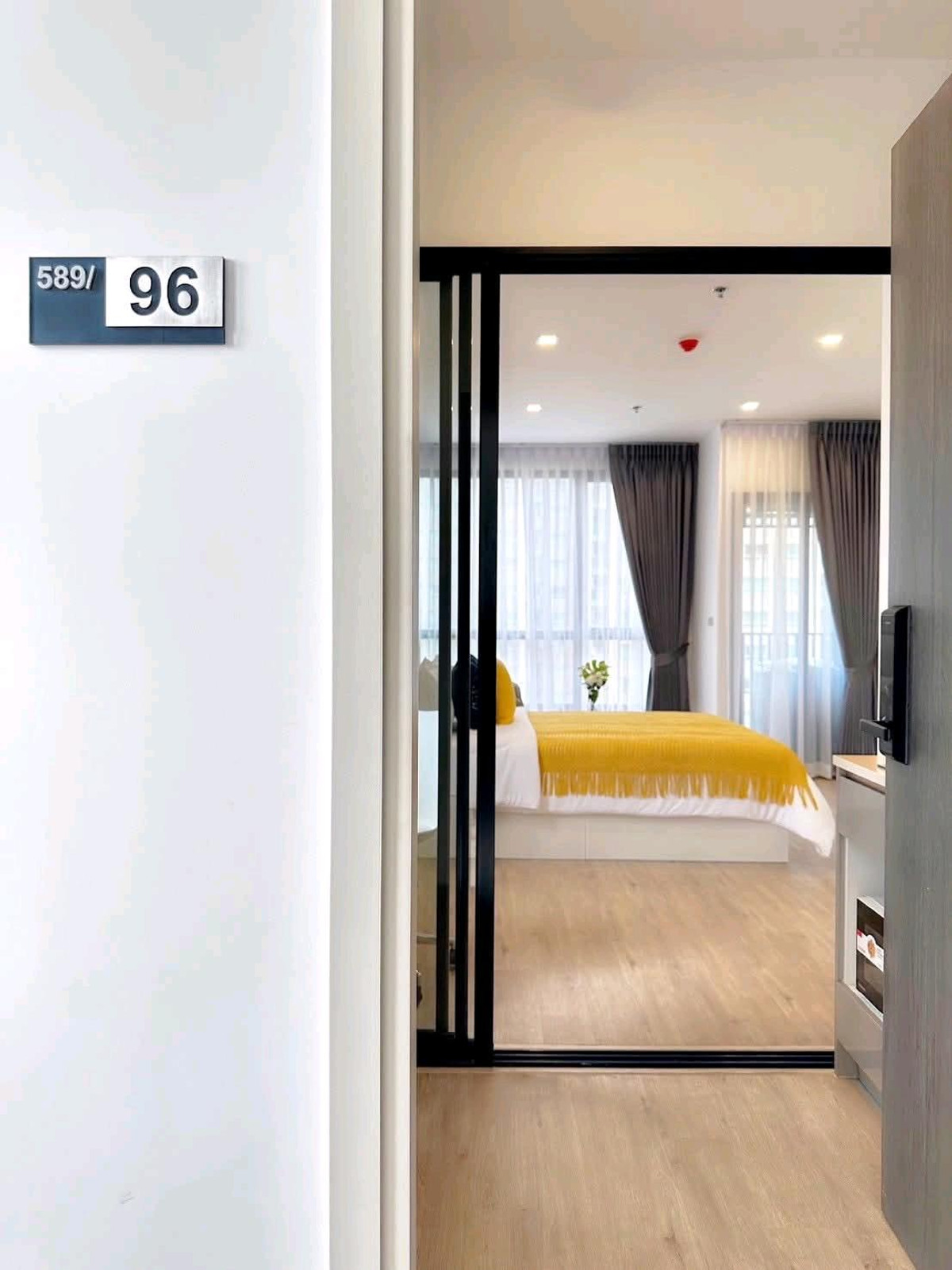 For RentCondoPattanakan, Srinakarin : Condo The Rich Rama 9 next to the Yellow Line. (Sri Kritha Station) near Airport Link Hua Mak