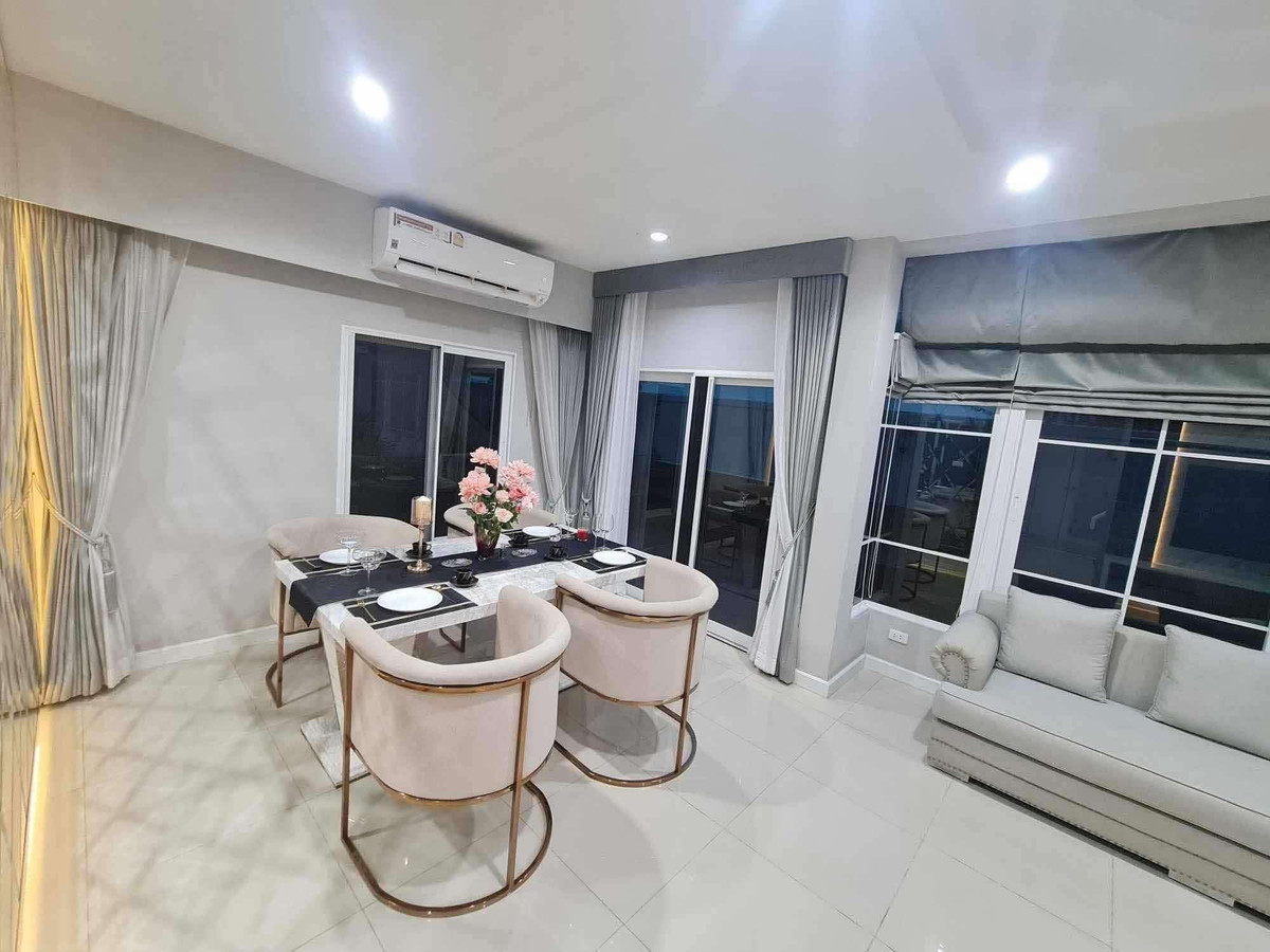 For rent, beautiful house, ready to move in, Grandio Ramintra-Wongwaen. Loading...