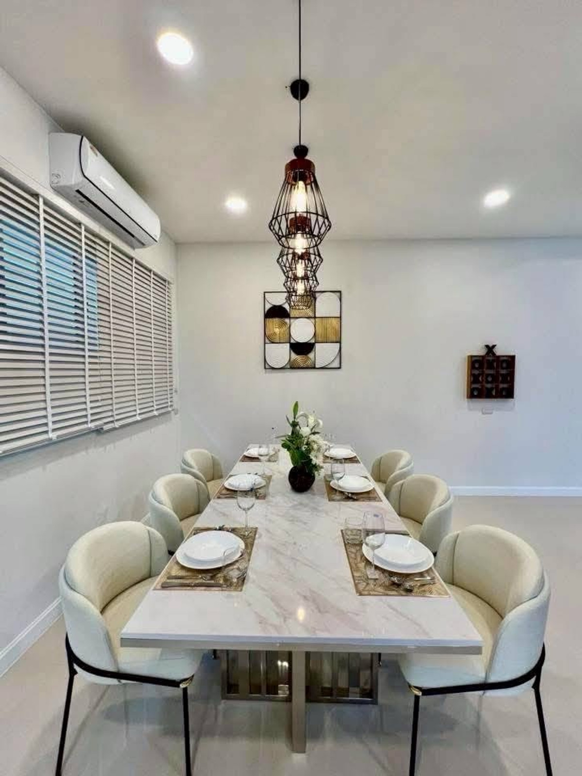 ให้เช่าพัทยา บางแสน ชลบุรี สัตหีบ : ให้เช่าด่วนบ้านชั้นเดียวพูลวิลล่า โครงการ Gerden Ville ห้วยใหญ่ ขนาด 159 ตร.ว. พื้นที่ 640 ตร.ม. 3 ห้องนอน 4 ห้องน้ำ ราคาพิเศษ 90,000 บาท