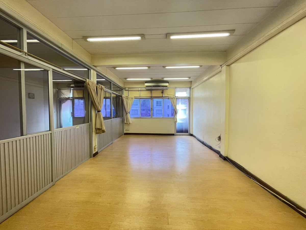 For SaleShop HouseRamkhamhaeng, Hua Mak : Urgent sale, 2 commercial buildings, Soi Ramkhamhaeng 12.