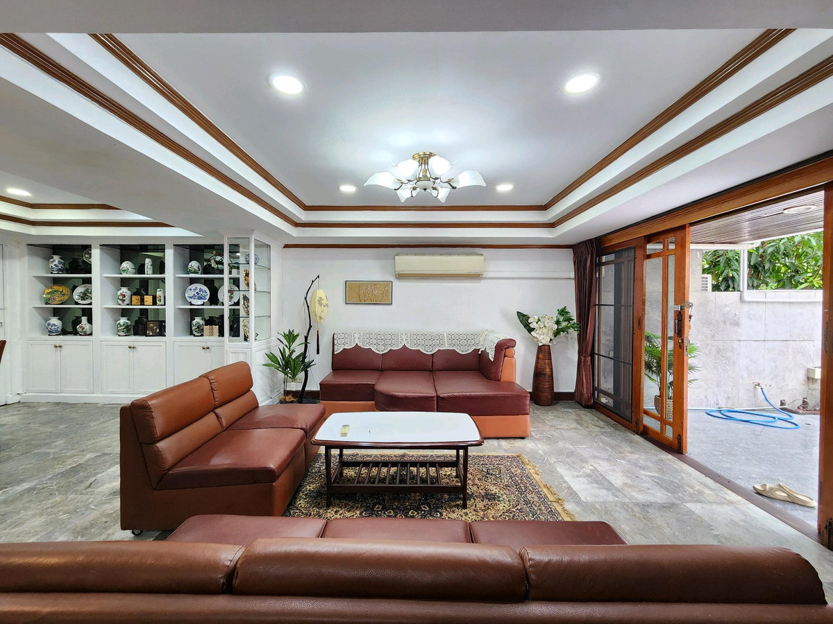 ให้เช่าทาวน์โฮมสุขุมวิท อโศก ทองหล่อ : บ้านเช่า เอกมัย 12 ใกล้ Donki Mall