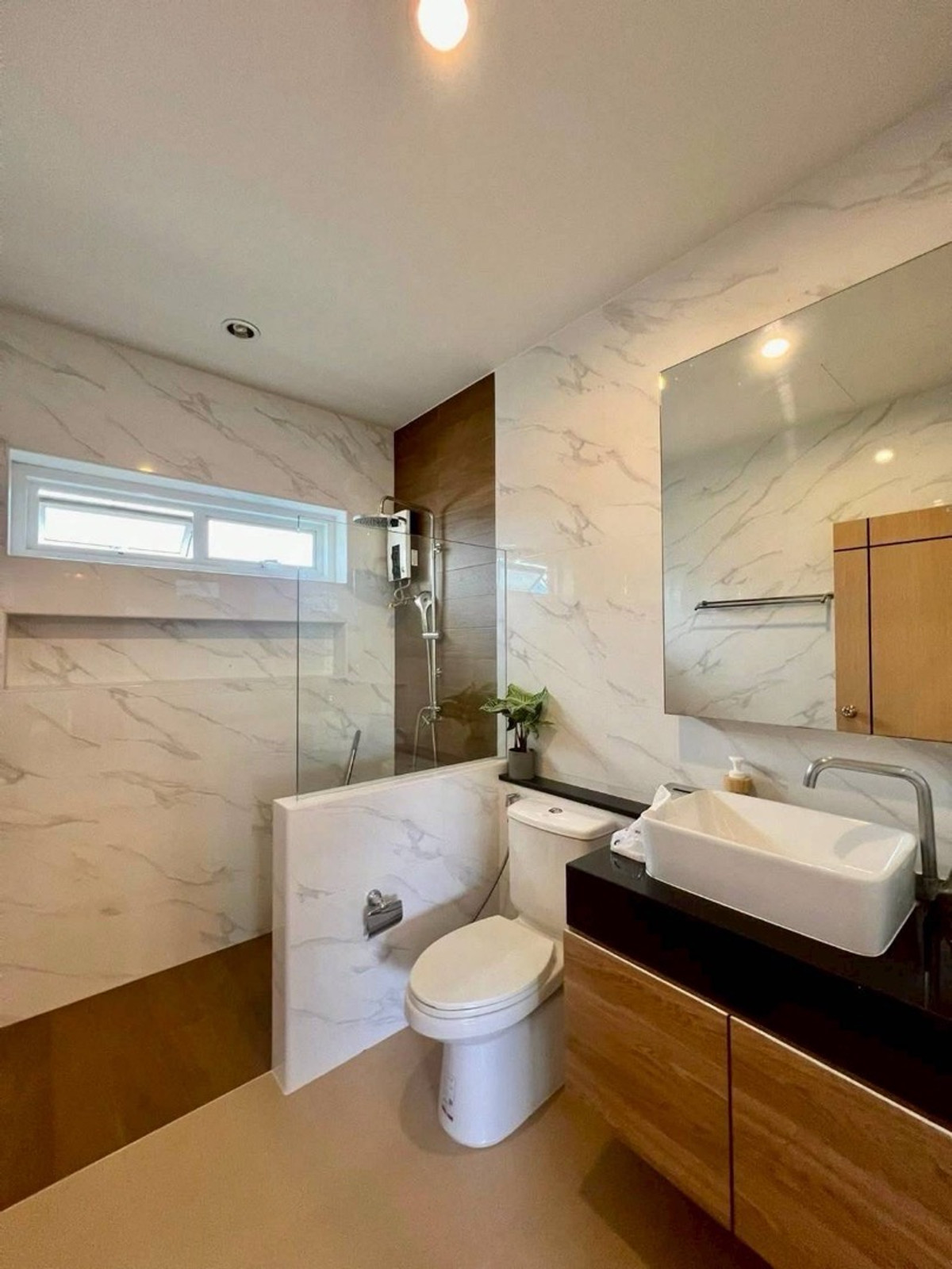 ให้เช่าพัทยา บางแสน ชลบุรี สัตหีบ : เช่าด่วนบ้านชั้นเดียวพูลวิลล่า โครงการ Gerden Ville ห้วยใหญ่ ขนาด 115 ตร.ว. พื้นที่ 460 ตร.ม. 3 ห้องนอน 3 ห้องน้ำ ราคาพิเศษ 60,000 บาท