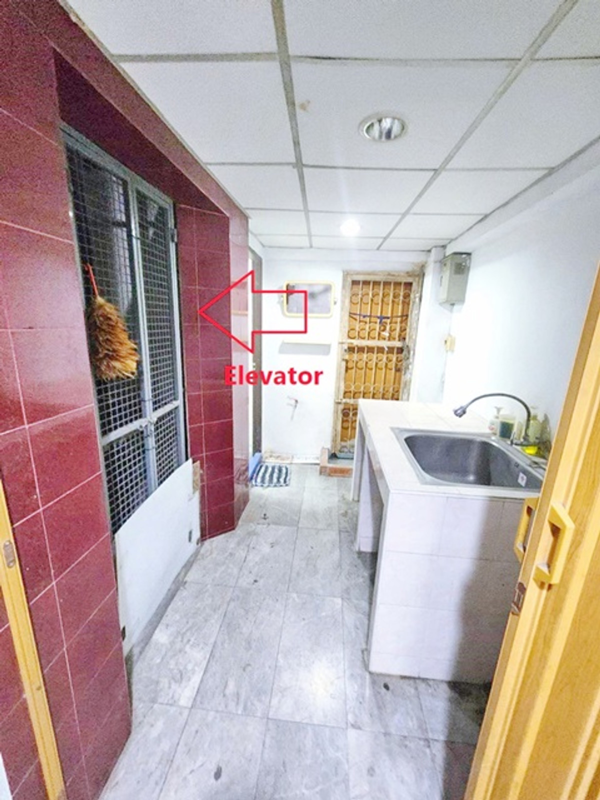 Royal Pier Cheapest in Songwad 8-storey commercial building ChaoPhraya River 172m. MRT SamYot MRT W Loading...