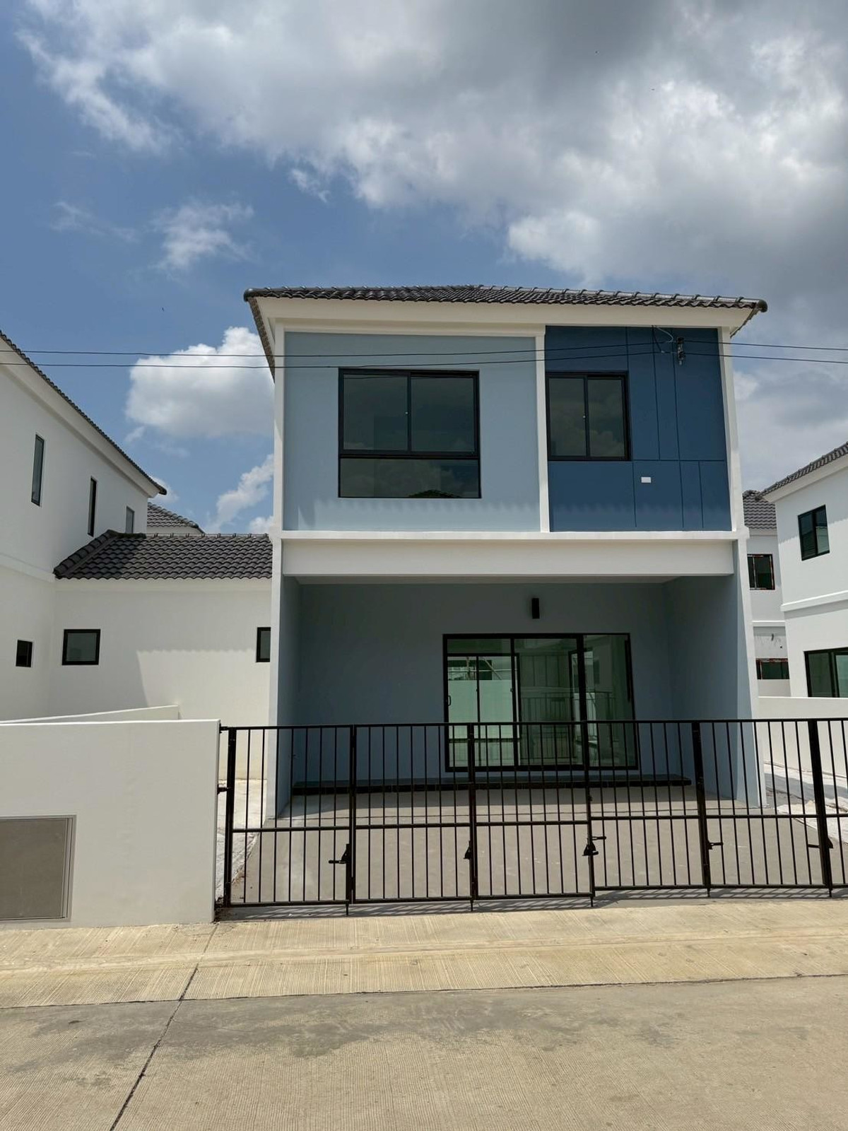 ให้เช่าทาวน์โฮมสมุทรปราการ สำโรง : บ้านว่างให้เช่า – The Connect บางนา–ศรีวารี (CN 62)บ้านแฝด 2 ชั้น ดีไซน์ Modern Contemporary โปร่งโล่ง ฟังก์ชันลงตัว