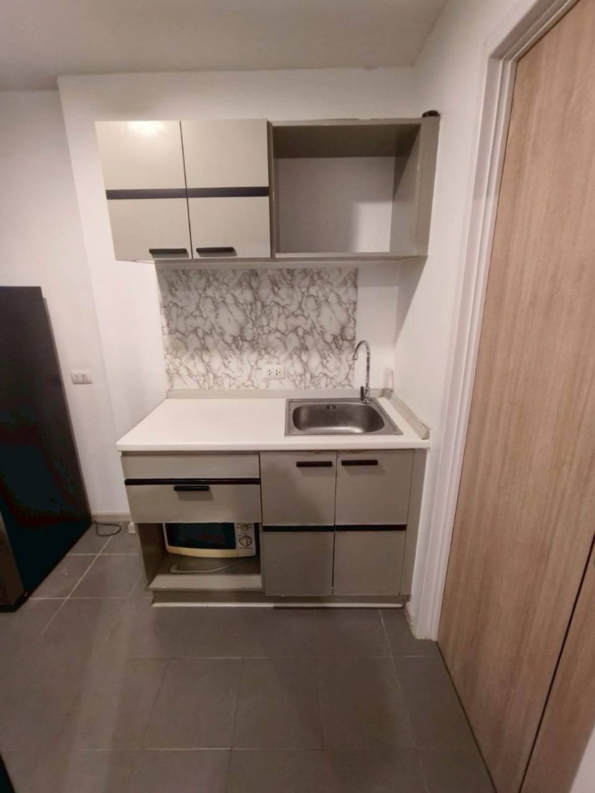 For SaleCondoBangna, Bearing, Lasalle : For sale with tenant, The Excel Groove Lasalle Condo, best price right now. Complete electrical appliances and furniture Good location near BTS and main road. And also close to many important places. Complete central area, price 1,500,000 baht