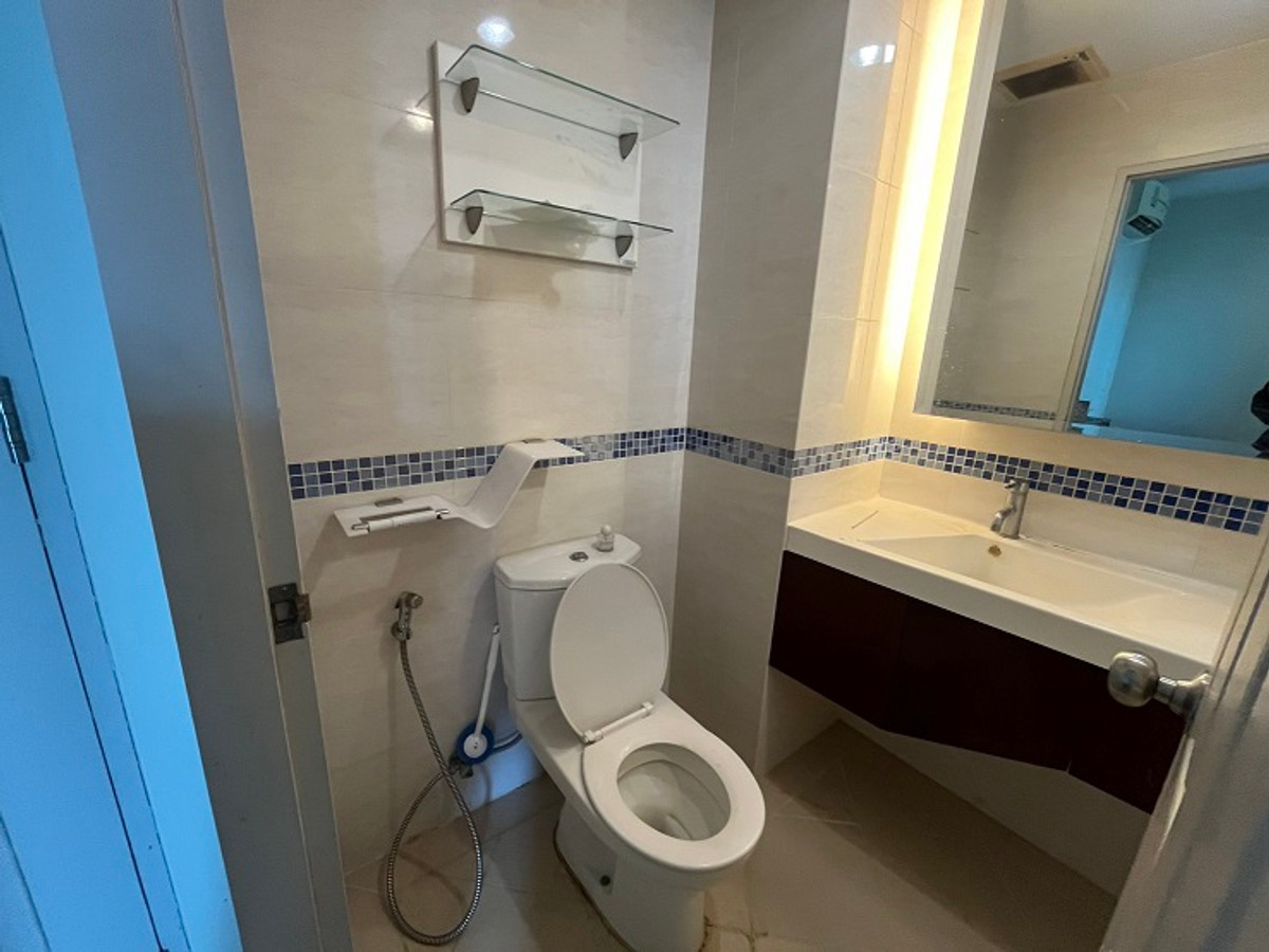 Cheapest in this area Condo for rent Life @ Ratchada-Huai Khwang Loading...