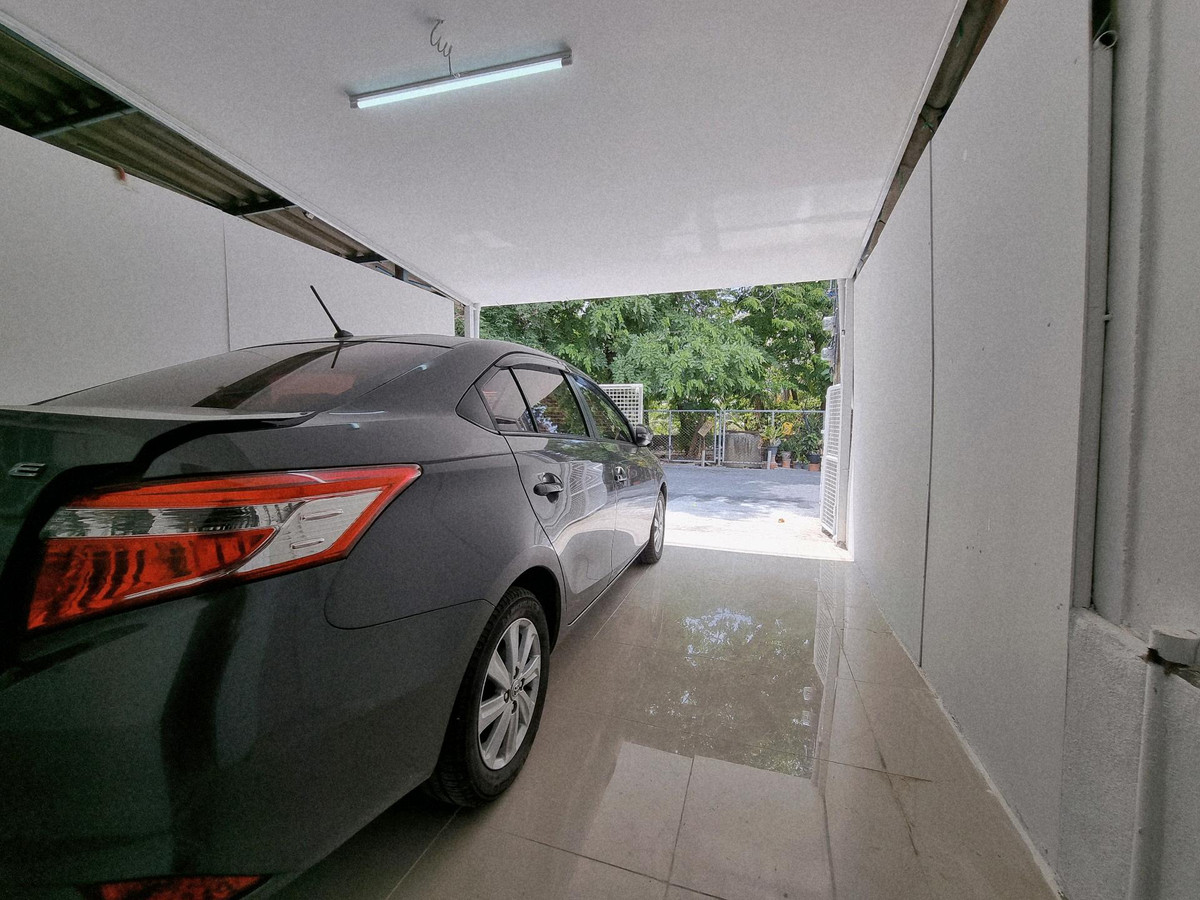 Book now!! Townhouse ready to move in, fully furnished. Near the Pink Line MRT Loading...