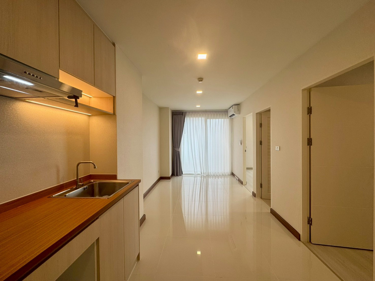 ขายคอนโดลาดกระบัง สุวรรณภูมิ : 🏡 ขายคอนโด ห้องมุม ไม่ติดใคร พร้อมอยู่ทันที 📍 อาคาร 3 ชั้น 2 📏 ขนาด 40 ตร.ม. 🛏️ 2 ห้องนอน | 🛁 1 ห้องน้ำ 💰 ราคาขายเพียง 1.69 ล้านบาทเท่านั้น ห้องมุมโล่ง โปร่ง อากาศถ่ายเทดี เป็นส่วนตัว เงียบสงบ เหมาะสำหรับอยู่อาศัยหรือซื้อไว้ลงทุน ปล่อยเช่าก็คุ้ม 🛋️