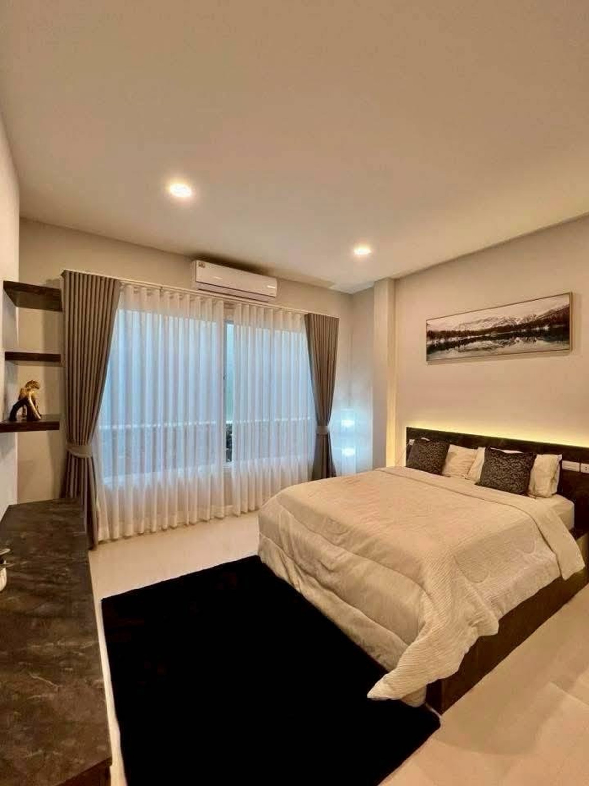 ให้เช่าพัทยา บางแสน ชลบุรี สัตหีบ : ให้เช่าด่วนบ้านชั้นเดียวพูลวิลล่า โครงการ Gerden Ville ห้วยใหญ่ ขนาด 159 ตร.ว. พื้นที่ 640 ตร.ม. 3 ห้องนอน 4 ห้องน้ำ ราคาพิเศษ 90,000 บาท