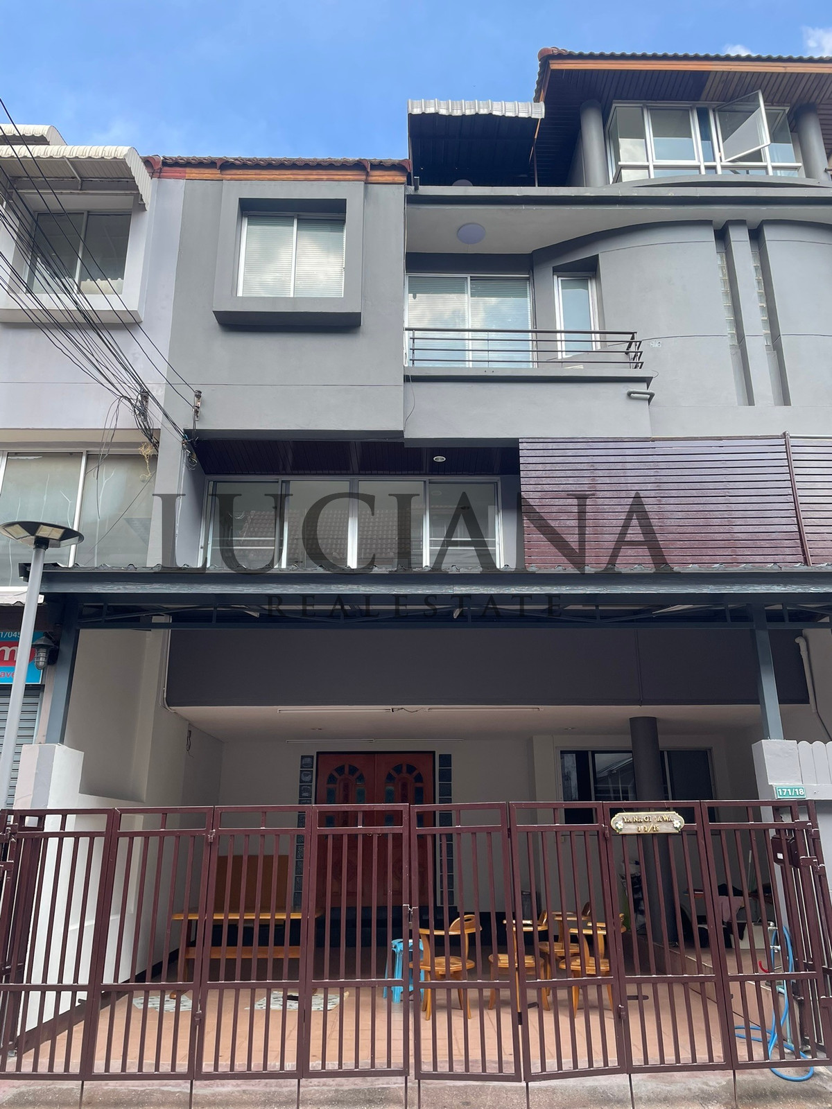 ให้เช่าทาวน์โฮมรัชดา ห้วยขวาง : 🏡 ให้เช่าทาวน์โฮม 4 ชั้น ห้วยขวาง - ลาดพร้าว พื้นที่เยอะ อยู่สบาย ทำเลดี เดินทางสะดวก  ✅