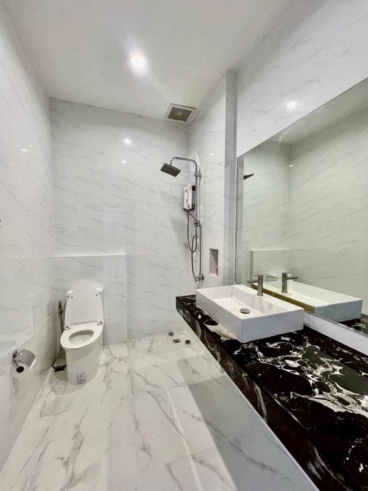 ให้เช่าพัทยา บางแสน ชลบุรี สัตหีบ : ให้เช่าด่วนบ้านพูลวิลล่า โครงการ อยู่ดี 2 พัทยา ขนาด 60 ตร.ว. พื้นที่ 240 ตร.ม. 3 ห้องนอน 4 ห้องน้ำ จดบริษัทได้ ราคาพิเศษ 80,000 บาท