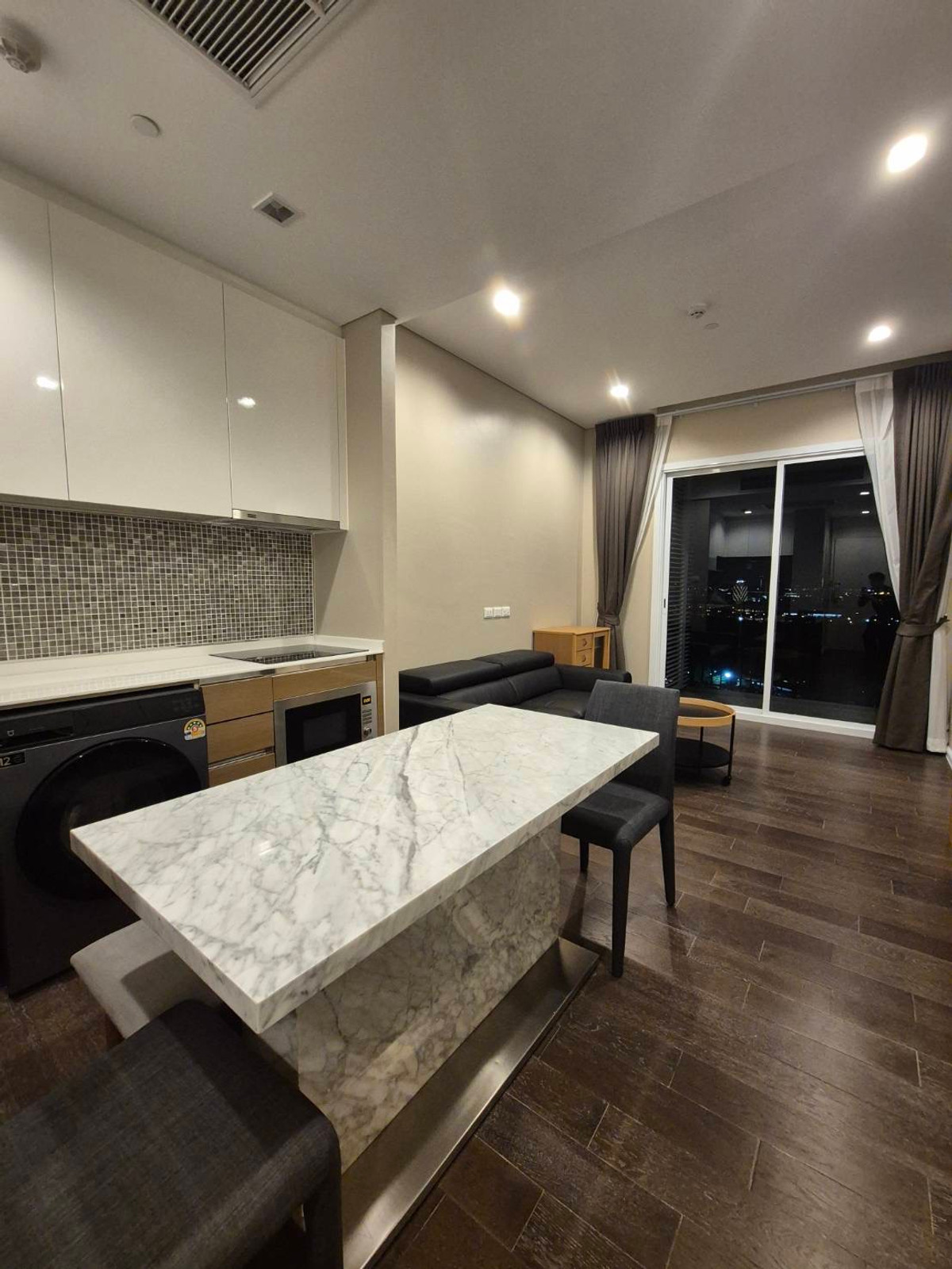 ให้เช่าคอนโดลาดพร้าว เซ็นทรัลลาดพร้าว : 🔖ให้เช่าคอนโดหรูกลางห้าแยกลาดพร้าว ห้องใหม่แกะกล่อง