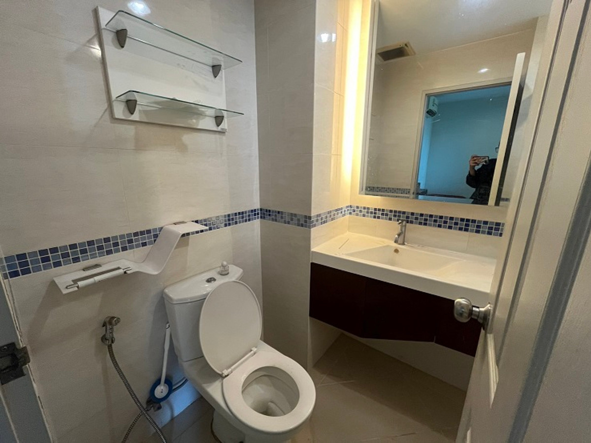 Cheapest in this area Condo for rent Life @ Ratchada-Huai Khwang Loading...