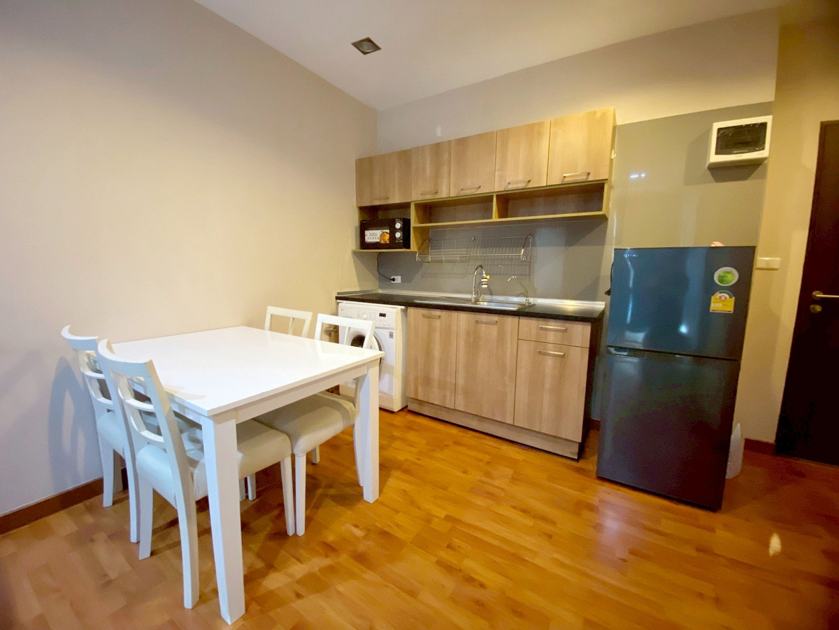 Condo in the middle of the city For rent 15,000 baht per month, near Chet Yot Plaza, only 5 minutes, No.3C084. Loading...