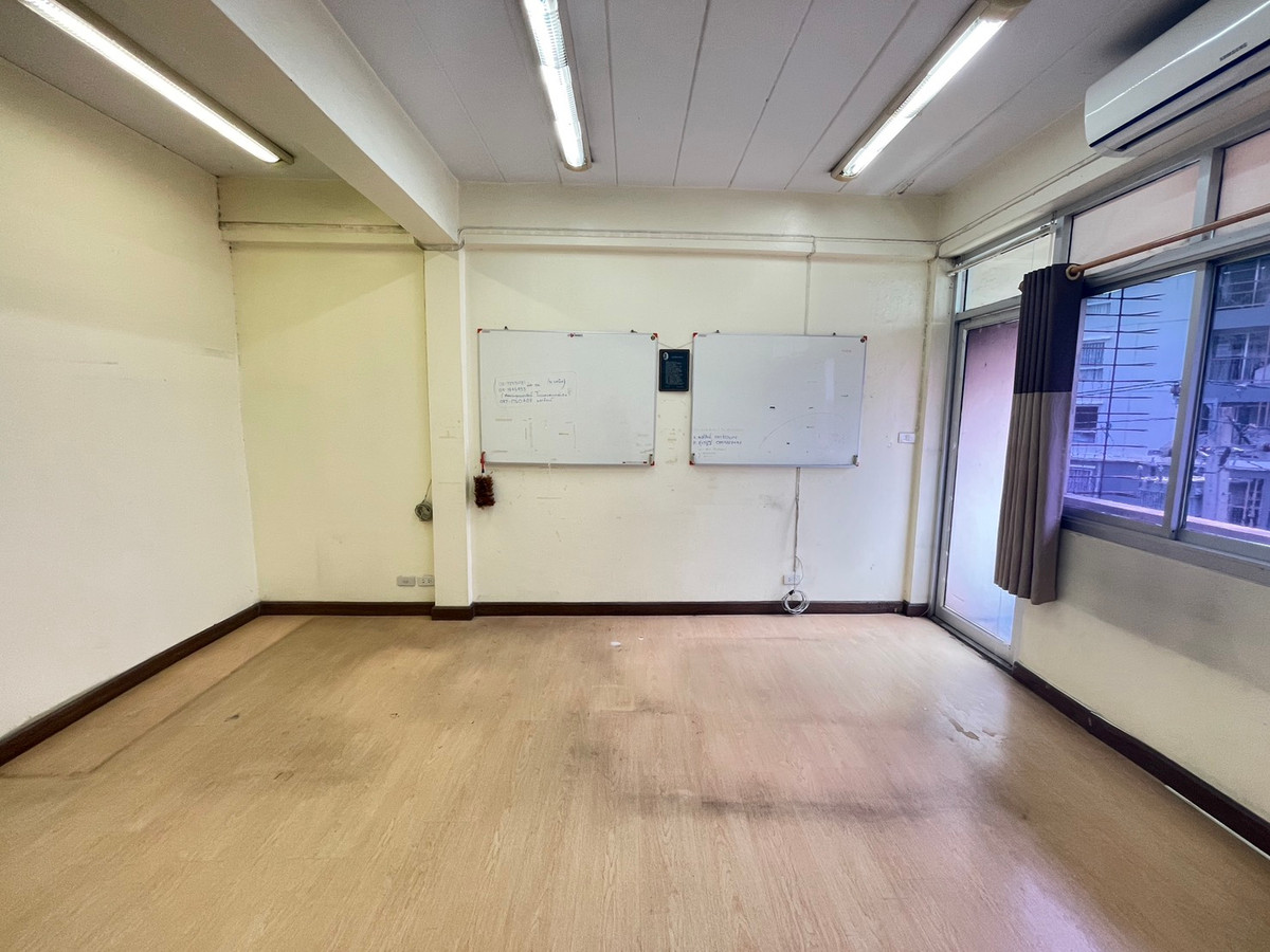 For SaleShop HouseRamkhamhaeng, Hua Mak : Urgent sale, 2 commercial buildings, Soi Ramkhamhaeng 12.