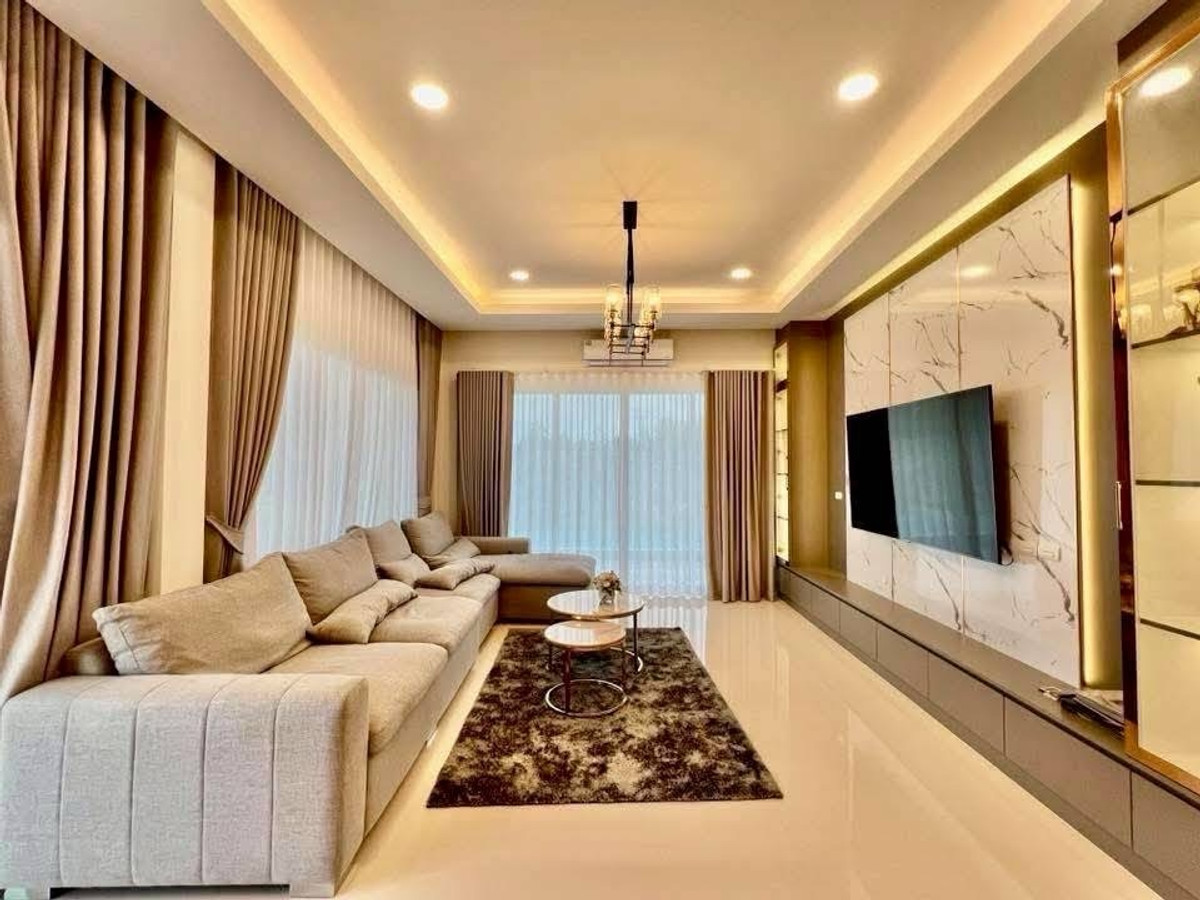 ให้เช่าพัทยา บางแสน ชลบุรี สัตหีบ : ให้เช่าด่วนบ้านชั้นเดียวพูลวิลล่า โครงการ Gerden Ville ห้วยใหญ่ ขนาด 159 ตร.ว. พื้นที่ 640 ตร.ม. 3 ห้องนอน 4 ห้องน้ำ ราคาพิเศษ 90,000 บาท